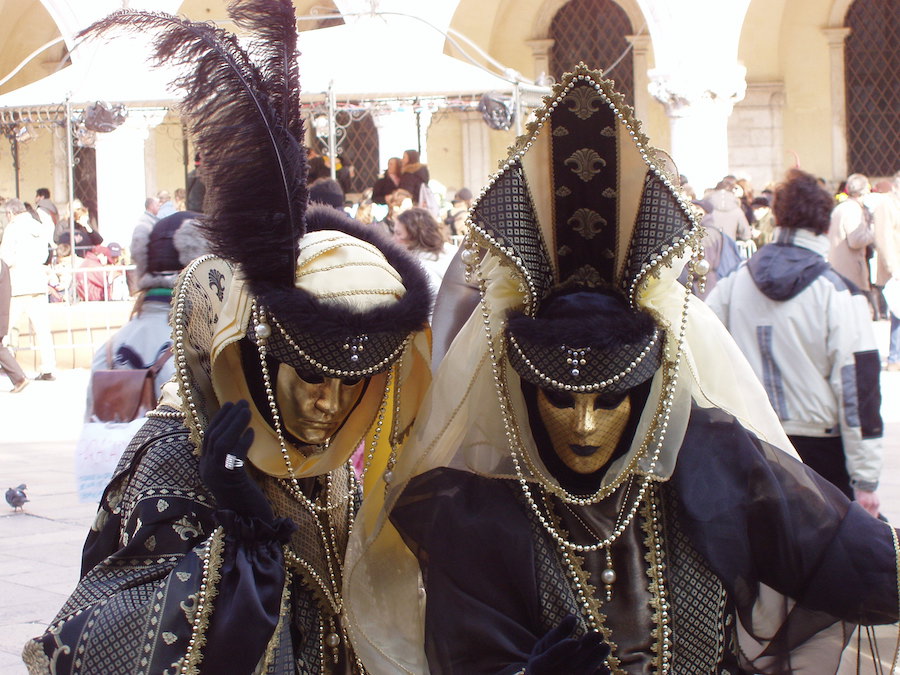 Typisch für den Karneval in Venedig sind die Masken.
