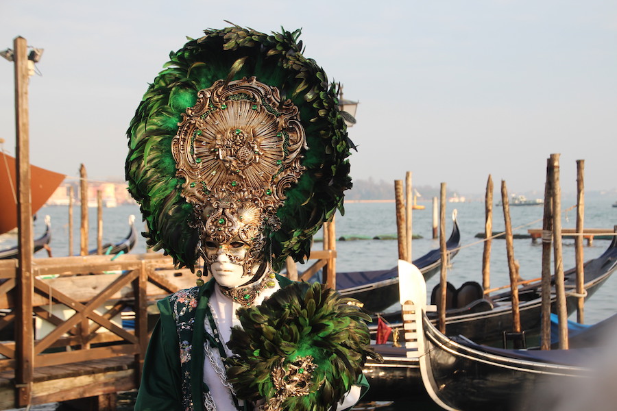 Samstag vor Weiberfastnacht - auch in Venedig geht es rund.