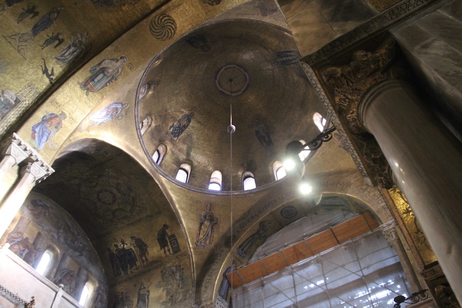 Gold, wohin das Auge blickt.