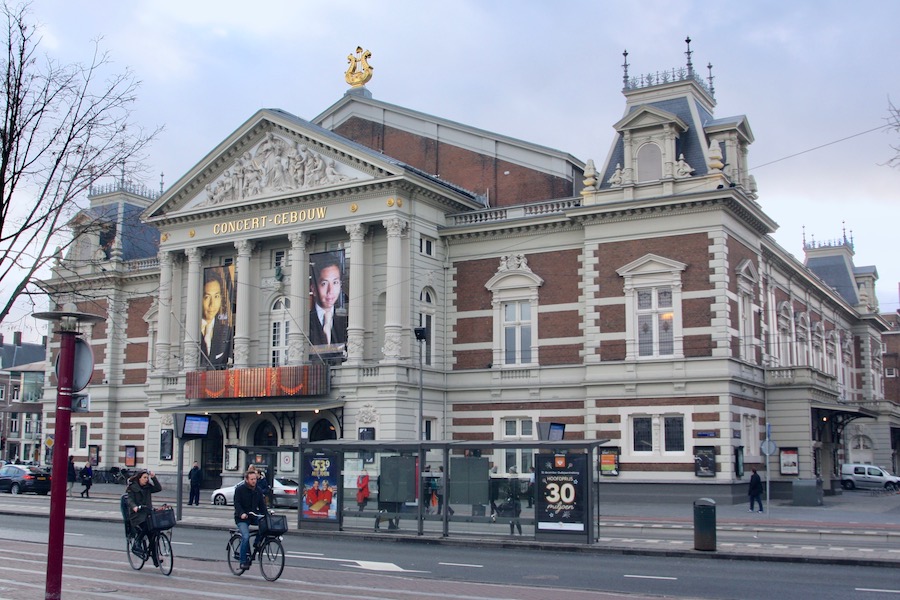 Der Concertgebouw am Ende des Museumsplein
