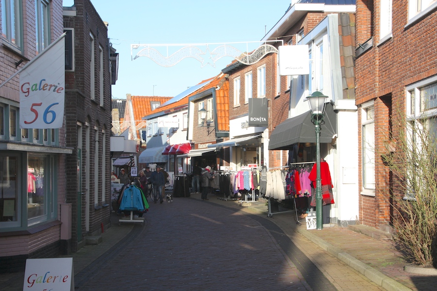 Die Einkaufsstrae in Den Burg